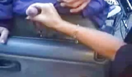 若い医者は突然服なしで自分自身を見つけます エロ 女の子 動画
